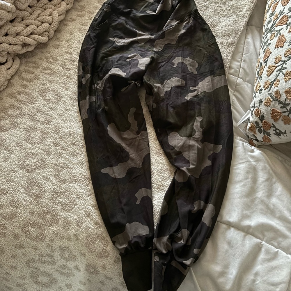 Aerie offline camo joggers size large